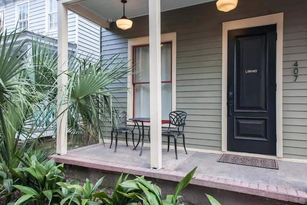Intimate Library Studio - Minutes To Forsyth Park Savannah Holiday home