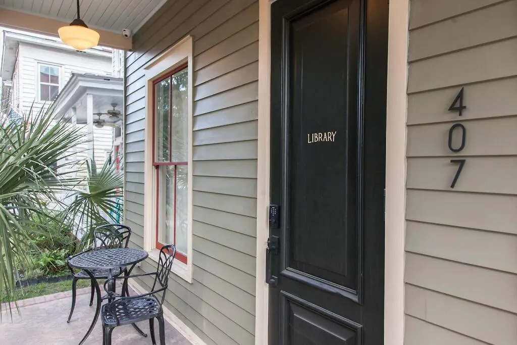 Intimate Library Studio - Minutes To Forsyth Park Savannah United States